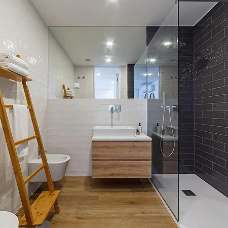 Tiles 23 Luxury & Parking By Sweet * アヴェイロ